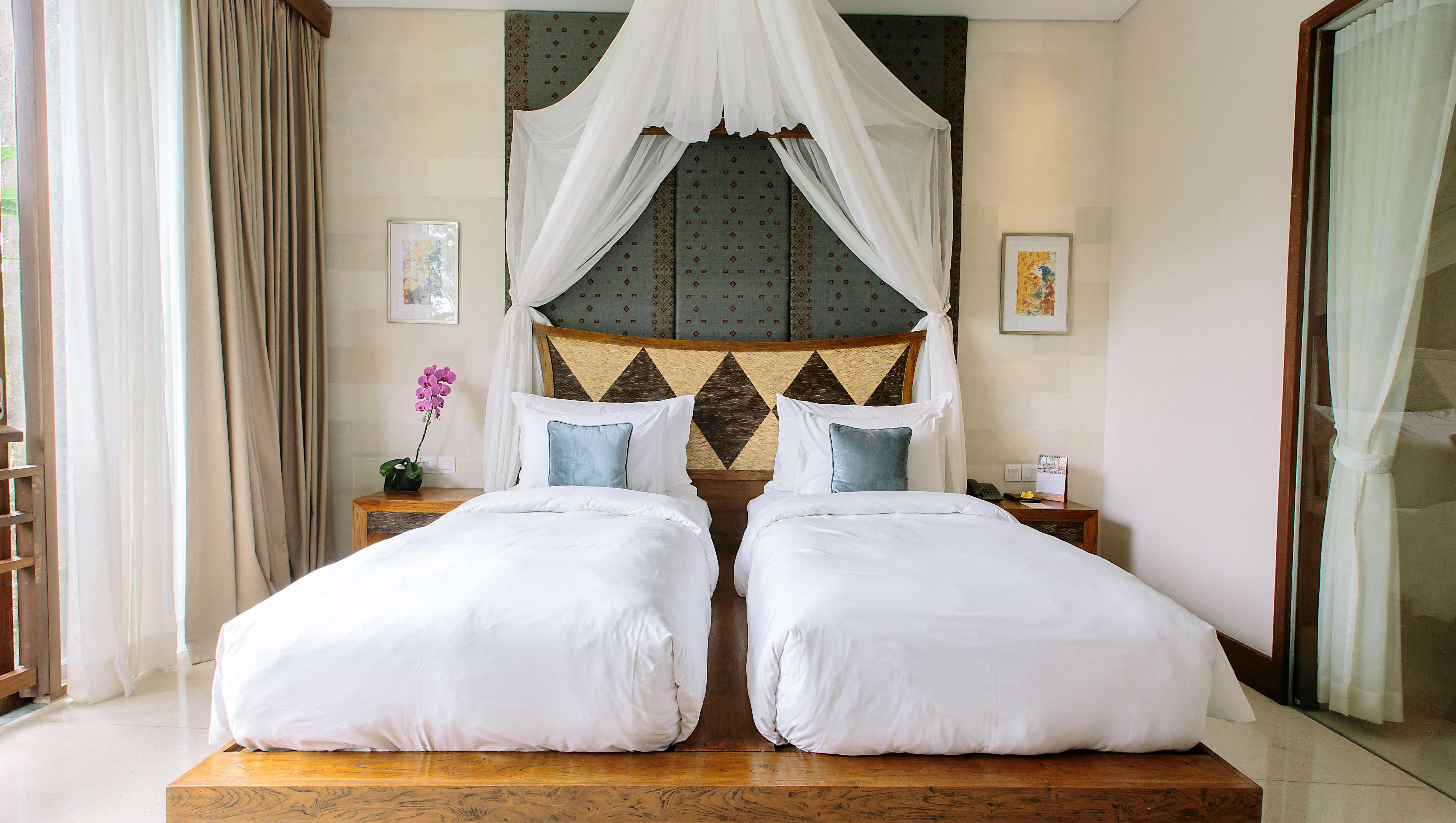 Tejaprana Resort & Spa Ubud  Luaran gambar A bed with mosquito netting